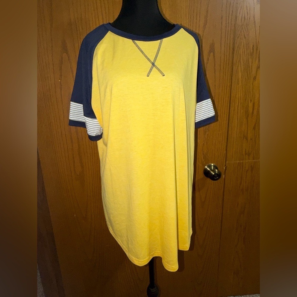 Women's plus size 2X shirt Yellow and Navy top shirt short sleeve casual